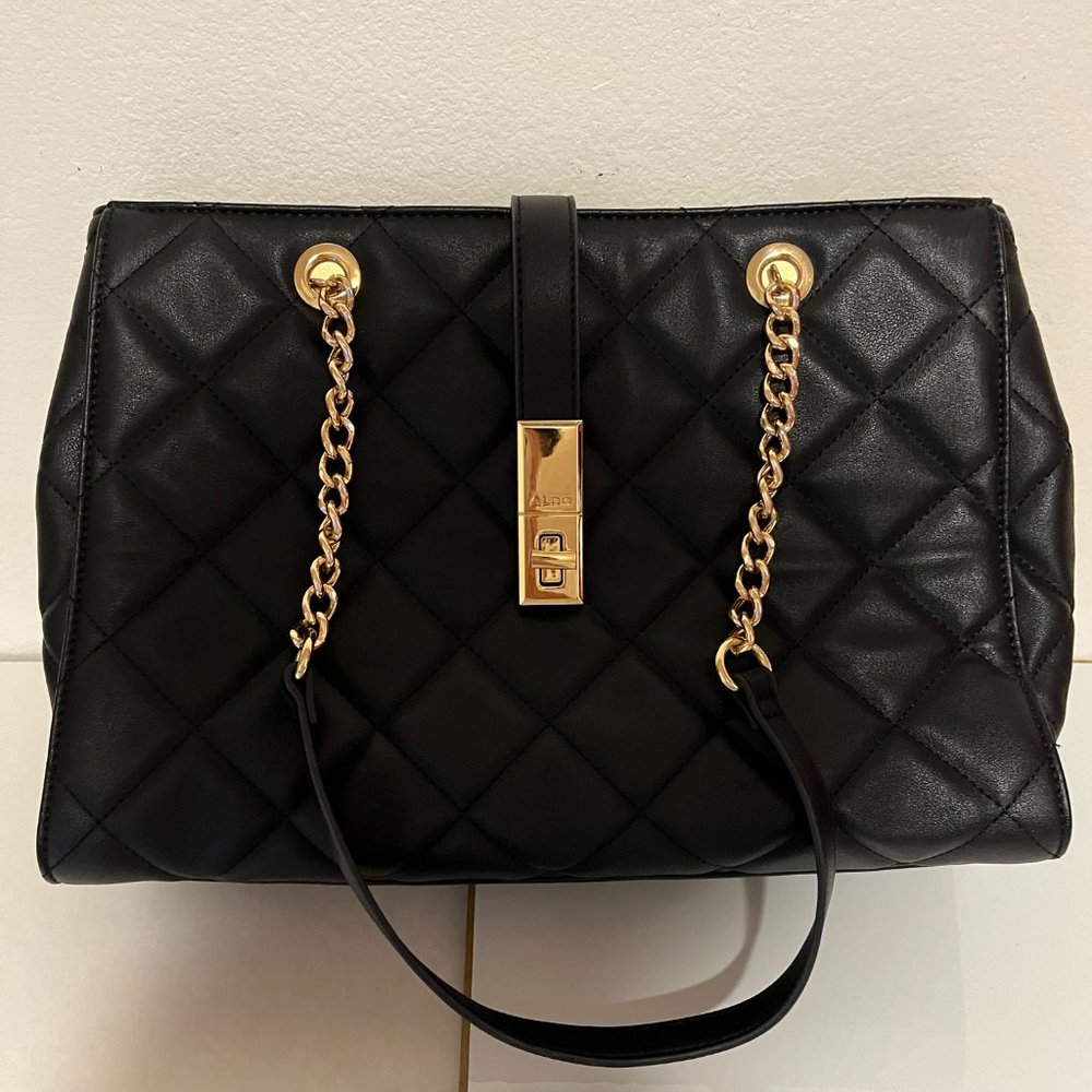 ALDO WOMEN'S BLACK QUILTED, BUCKLED, GOLD HARDWARE/CHAINED HANDBAG/Pre-owned